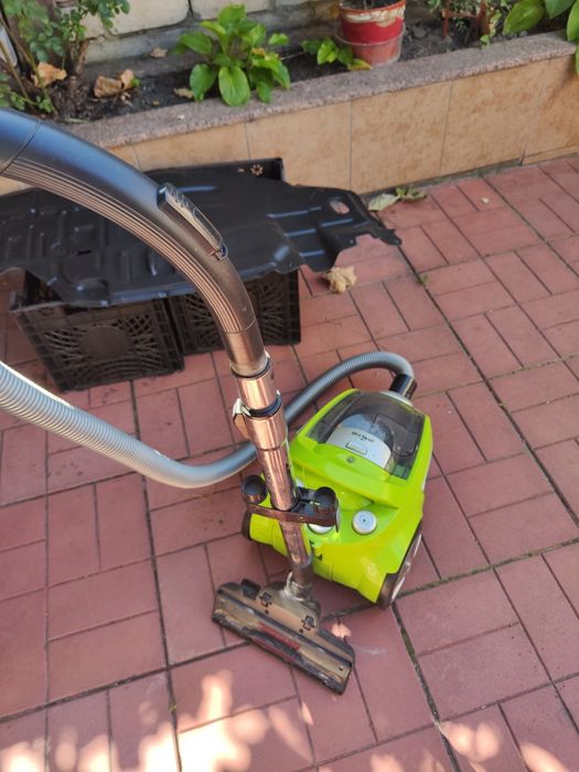 Пилисос на запчастини