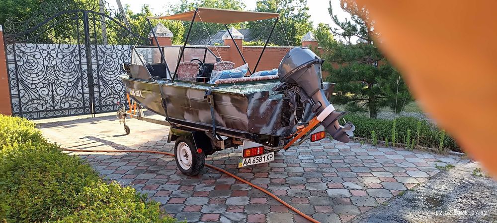 Продам човен з мотором і лафетом