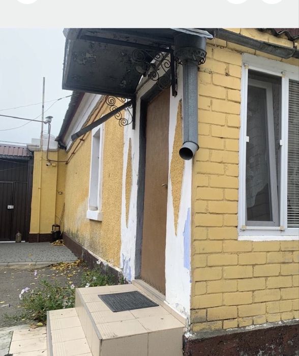 Продам дом в центре города Николаева. Дом 43м2, участок возле дома 0,01 сотки. 2 гаража, подвал. Транспортная розвязка во все концы города.