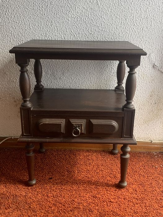 Conjunto de Quarto Clássico em Madeira Maciça – Elegância e Qualidade