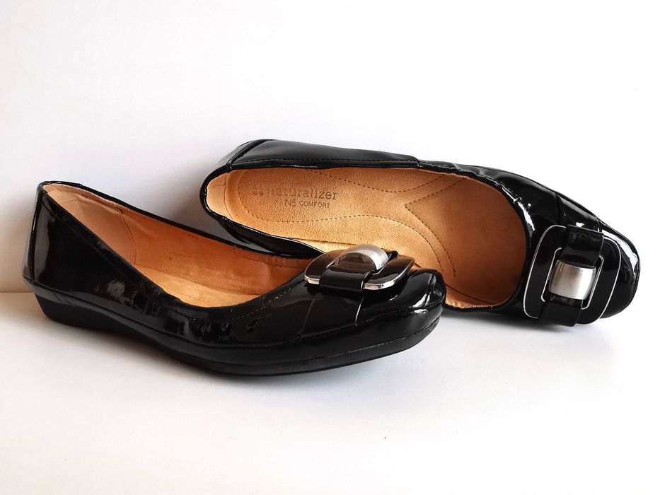 7059. NATURALIZER - ładne czarne lakierowane 38.