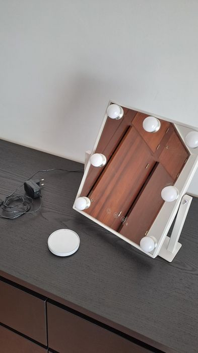Espelho de maquilhagem profissional com iluminação