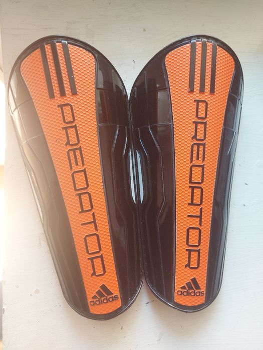 Продам профессиональные щитки adidas