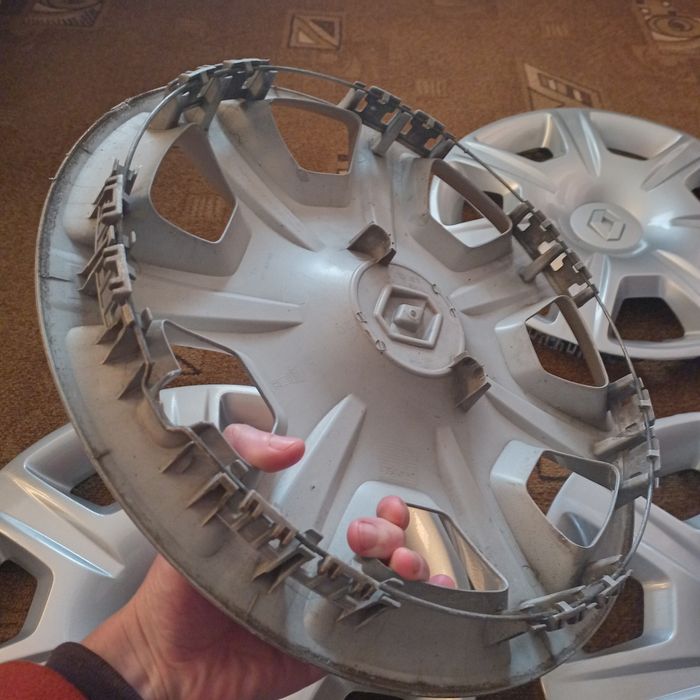 Продам оригінальні ковпаки Рено R15