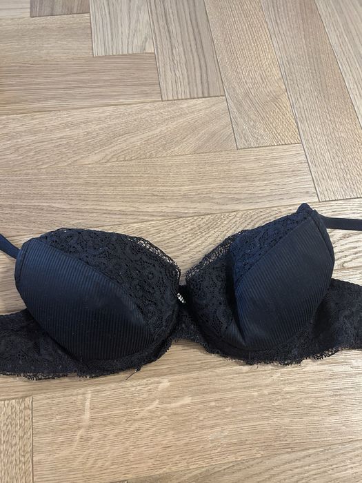 Czarny stanik esotiq koronkowy pushup 70b