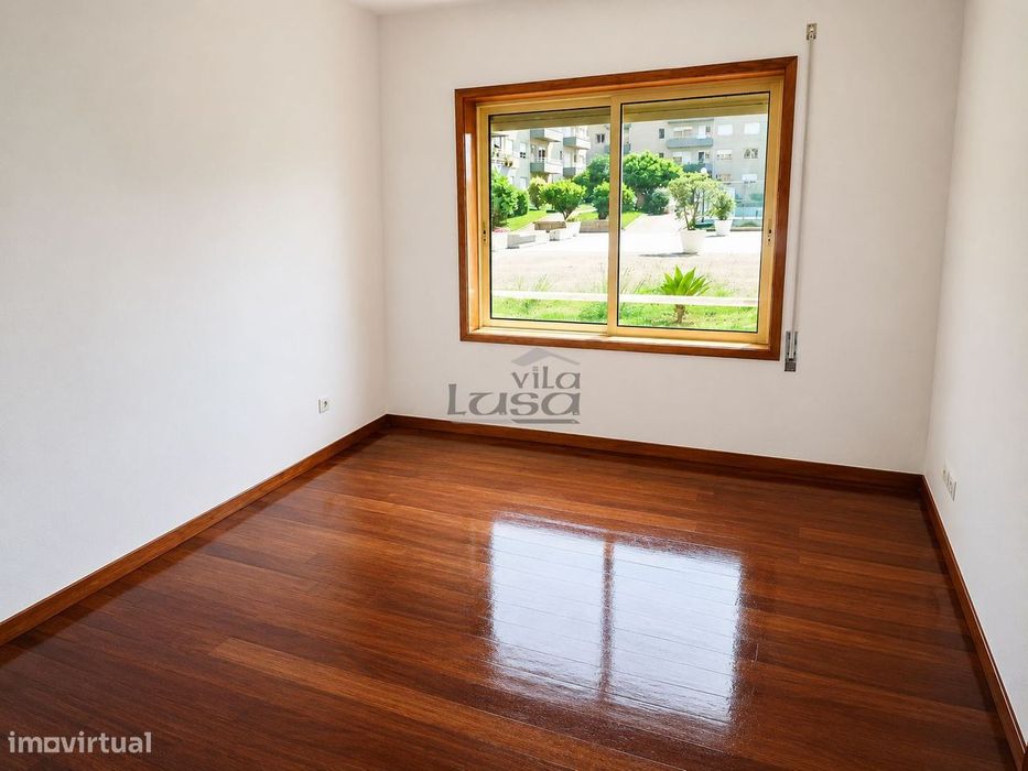 T2 Rua da Bélgica totalmente renovado, com 2 frentes, lugar de garagem