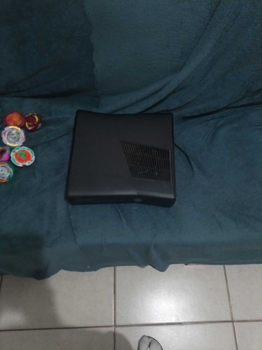 Xbox 360 slim e kinekit e um negócio para kinekit, vendo e troco