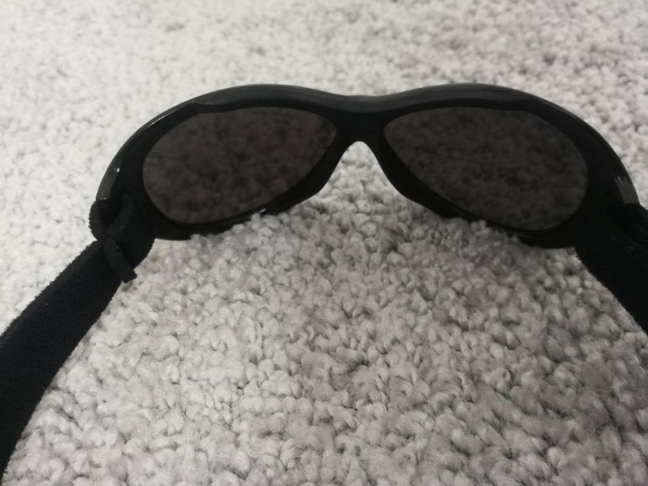 Dziecięce okulary słoneczne z filtrem UV pasek czarne Baby banz