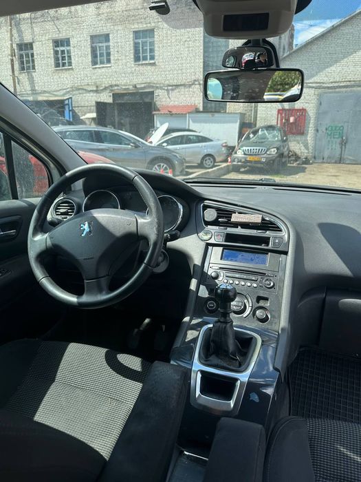 Peugeot 5008 1.6 дизель 2011