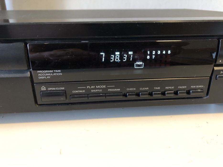 odtwarzacz płyt kompaktowych sony CDP 297