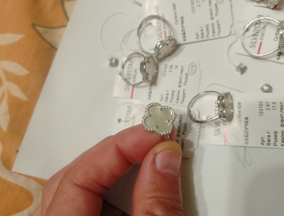 Коллекционные серебряные серьги кольцо с перламутром Ван Клифф клевер