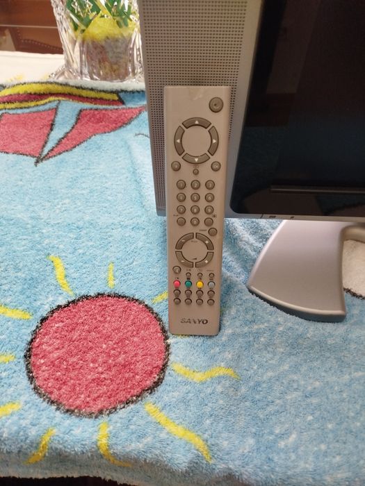 TV LCD SANYO a funcionar na perfeicao com comando a distância.