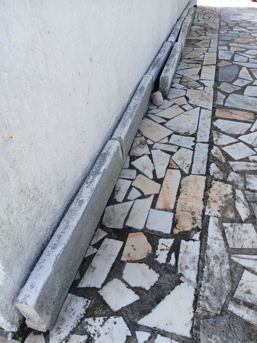 9 lancil  de cimento de 1m x 20cm x 8cm= todas 30€
