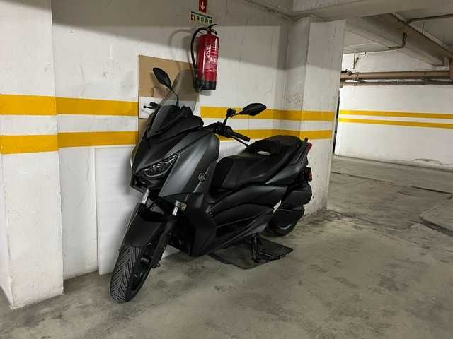 Yamaha XMAX 300 em excelente estado