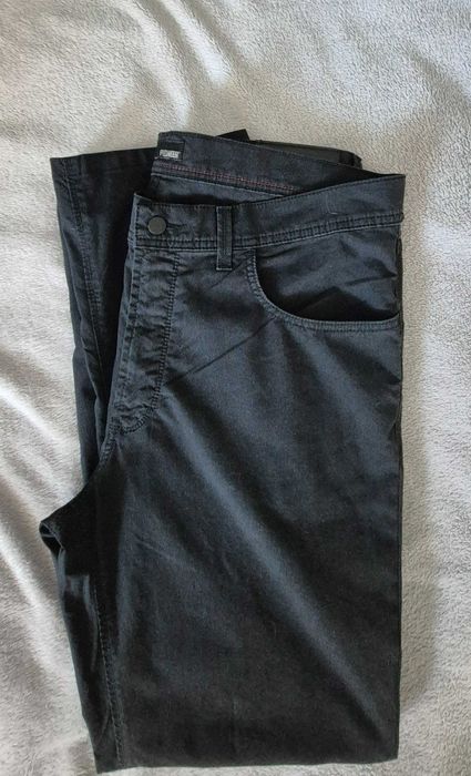 Spodnie młodzieżowe lub męskie