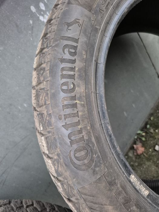 Продам пару зимних шин 205/55/r17 Continental Ice Contact 2