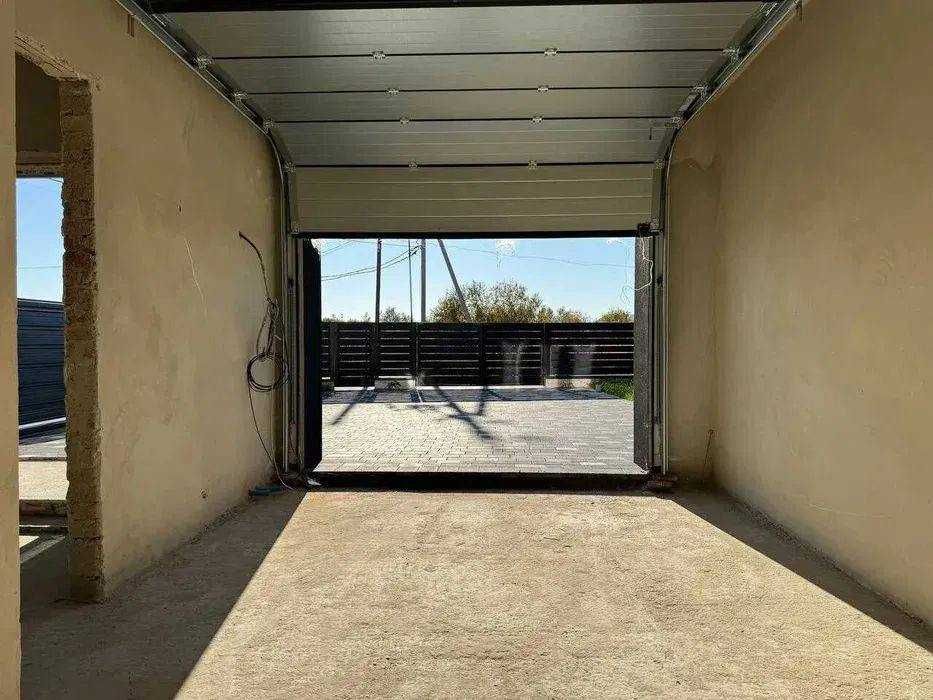 Продаж сучасного дуплексу з земельною ділянкою у Крихівцях