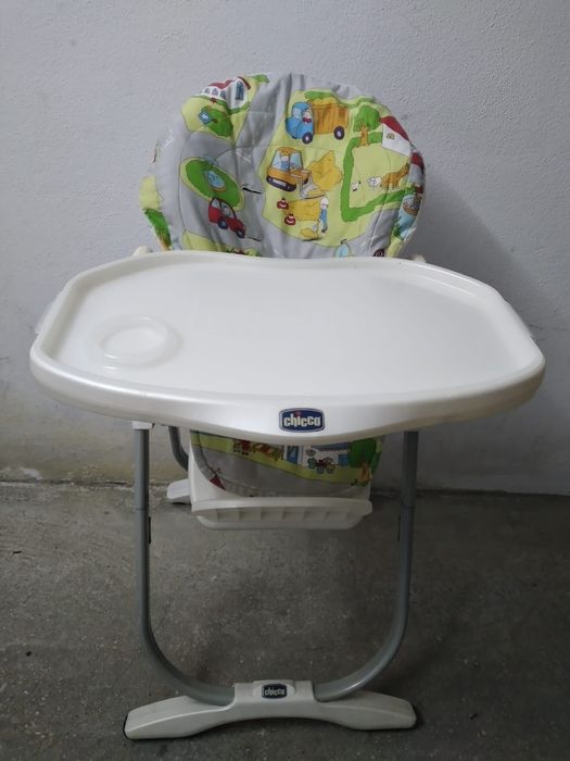 Cadeira de refeição Chicco usada.
