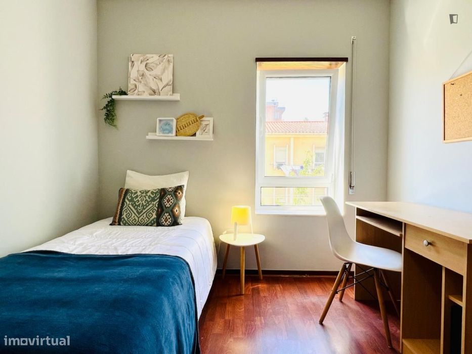 Quarto - localizado em Olivais Coimbra