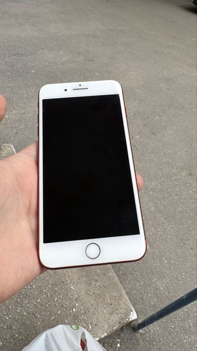 Iphone 7 plus память 128 гиг, не включается