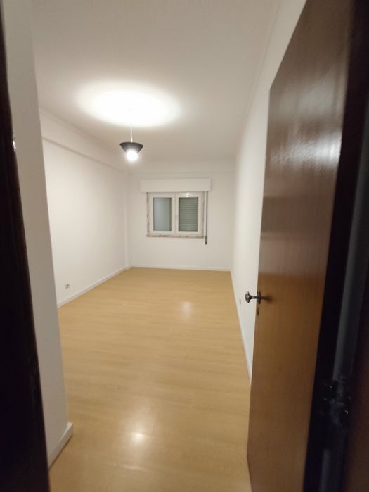 Aluguer Apt T2 r/c Av. Alberto Valente, Palmela