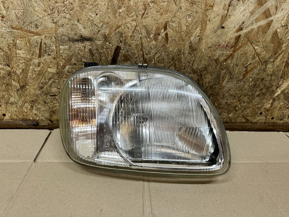 Передня права фара Нісан Мікра 2 Nissan Micra II K 11 1993—2003