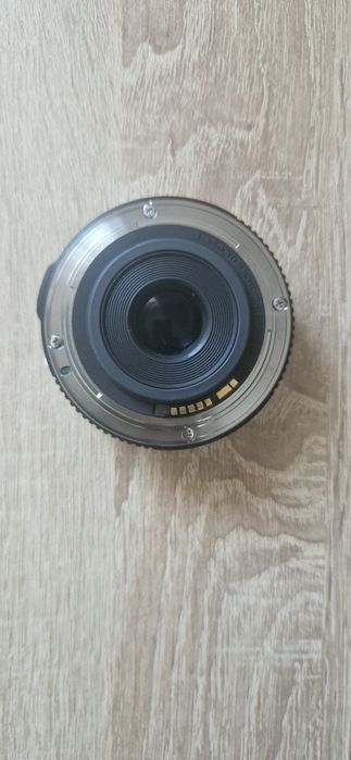 Canon EF-S 24mm f/2.8 STM — Objetiva Prime