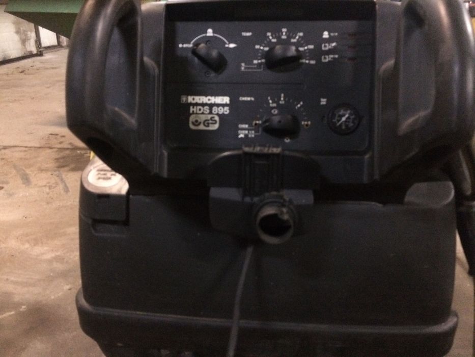 Myjka ciśnieniowa Karcher Hds 895  Ciepłowodna.