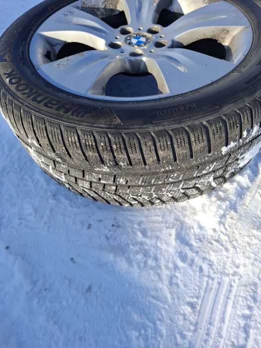 Sprzedam zimowe opony z felgami 285/45 R19 ( bmw x6,x5)