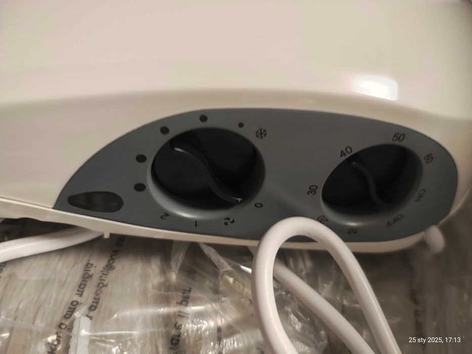 Elektryczny grzejnik łazienkowy nawiewowy 2ooo w