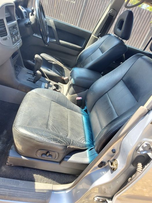 Сидіння передні, салон Mitsubishi Pajero Wagon 3. Третій ряд сидінь.