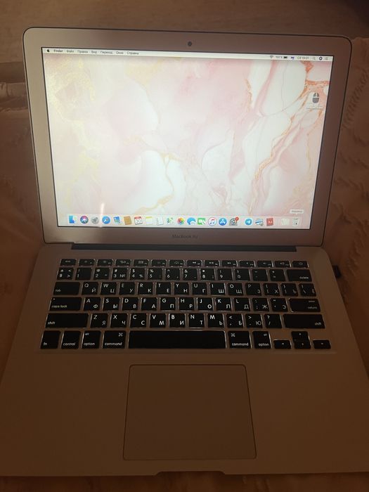 MacBook Apple Air (13-inch, early 2015)