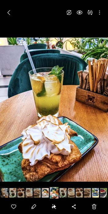 Стільці зелені з тканини агтикіготь. Ідеальний стан