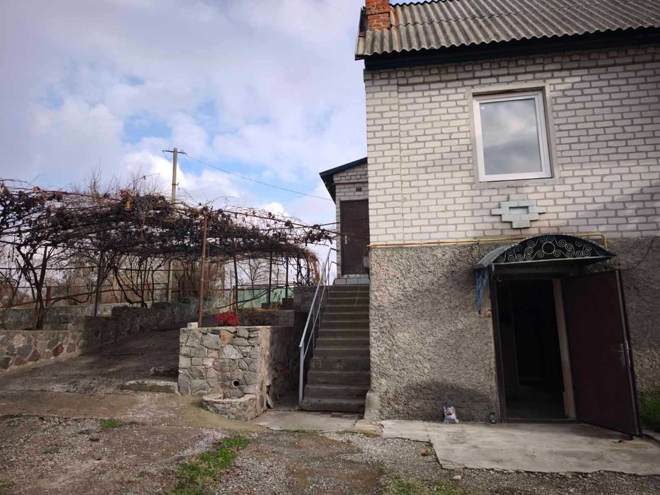 `Продам 2х поверховий будинок 144м.кв у Потоках, 30 сотів. прив.землі