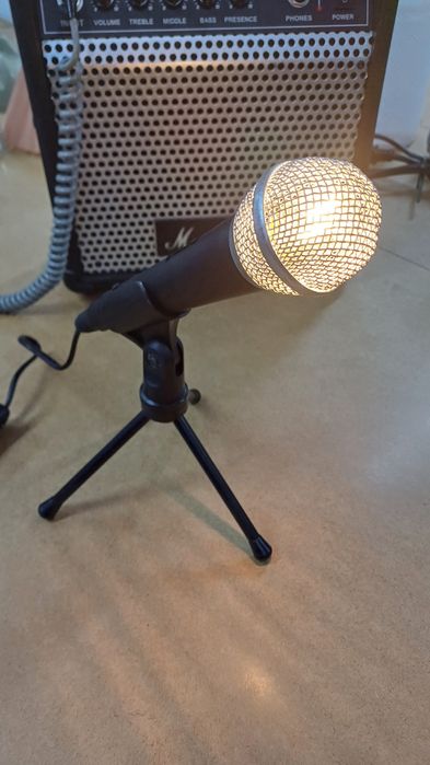 Mikrofon w oryginalnym stylu