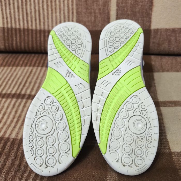 Жіночі кросівки adidas