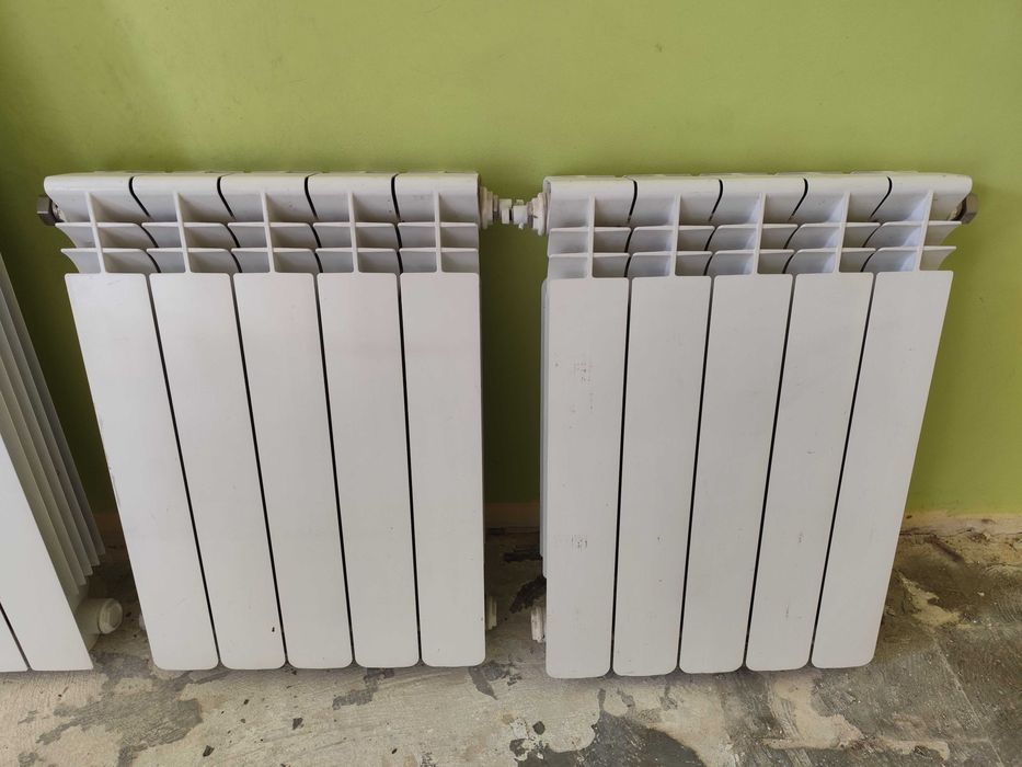 Kaloryfery białe aluminiowe żeberkowe