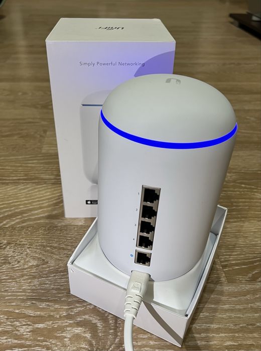 Ubiquiti UniFi Dream Machine (UDM) Маршрутизатор