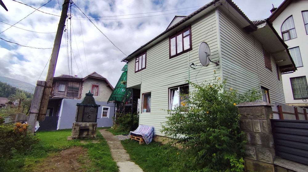 Продається квартира. 62 м2. Яремче. Центр. Ділянка. Газ. Гори.