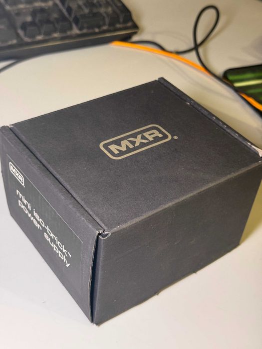 MXR M239 Mini Iso-Brick – zasilacz do efektów + dodatkowe kable