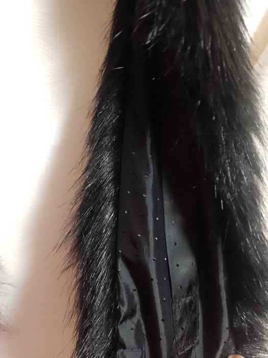 Czarny, Futrzany kołnierz z Londynu, futrzana Etola