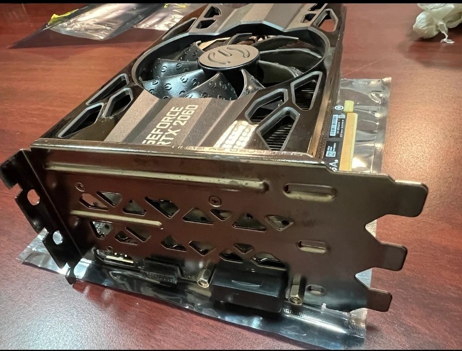 NVIDIA EVGA RTX 2060 6GB - Edição Compacta (Massa Térmica Nova)
