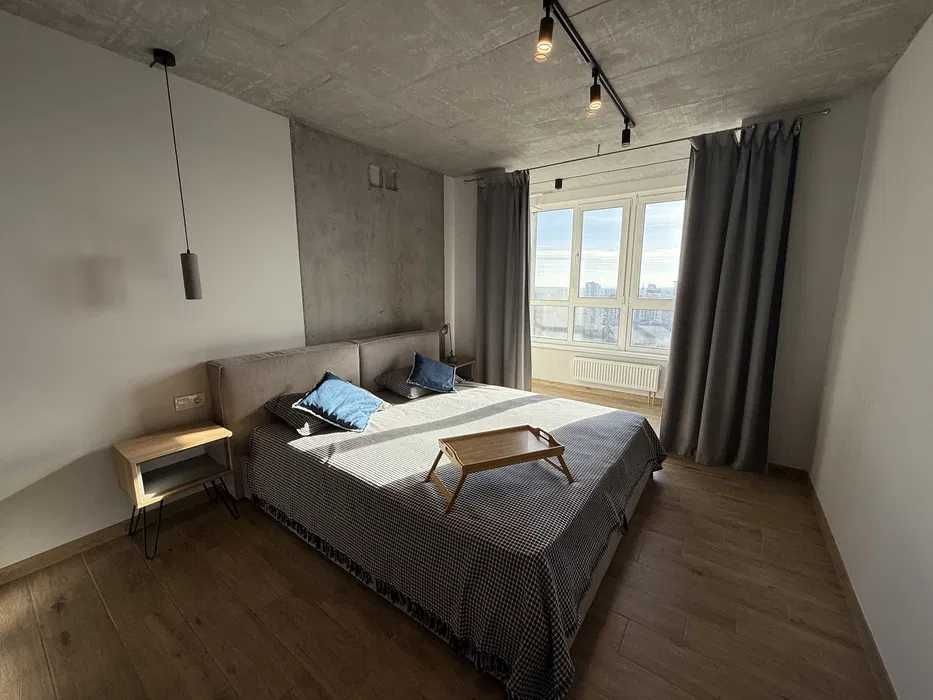 Продається простора 2-кімнатна квартира з дизайнерським ремонтом!