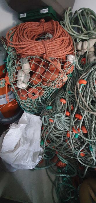 Redes, cordas, chumbo e cortiças