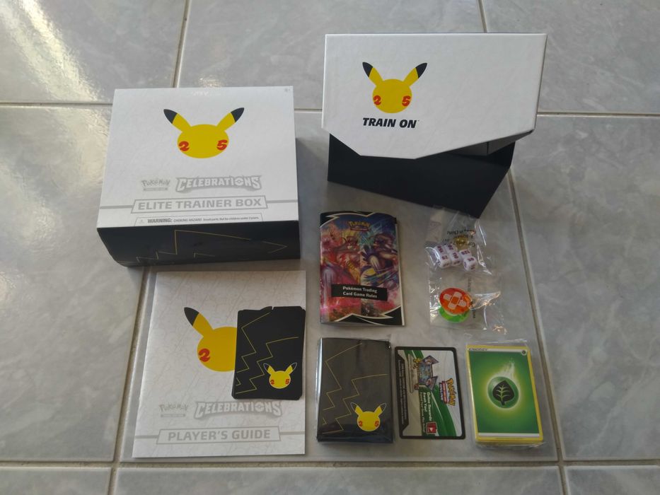 Cartas e artigos de Celebrations Pokemon