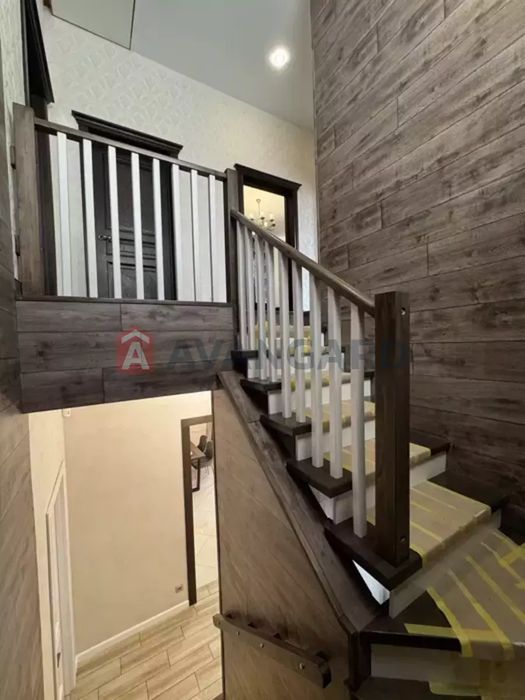 Продам Дом. Победа-4. Кухня-студия. 3 отдельные спальни. 140000$