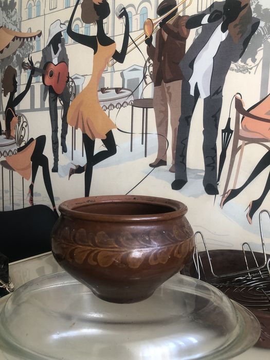 Кастрюля с каленой глины