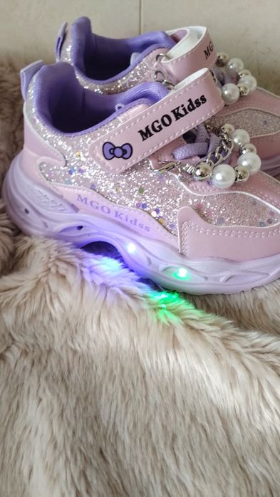 Adidaski LED dla dziewczynki