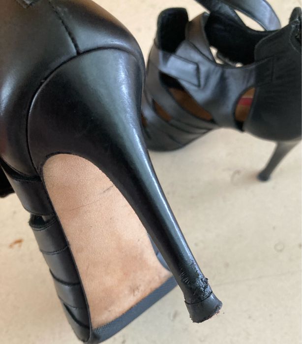 Carolina Herrera sapato alto em pele genuína