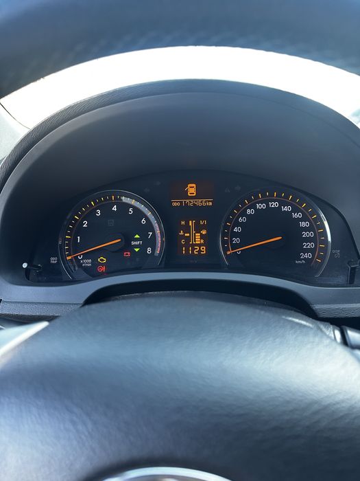 Toyota Avensis 1.8 бензин